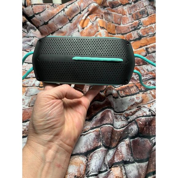 HyperGear Wave Portable  Bluetooth Speaker Adjustable String Handles for Hanging - Picture 3 of 4
